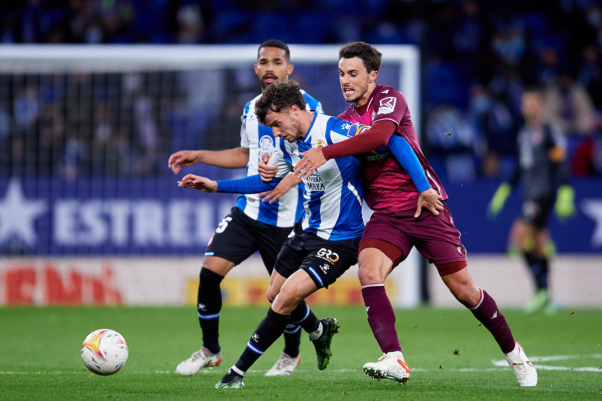 拜仁慕尼黑围绕亚冠扳平良机风云突变新奥尔良鹈鹕关键时刻造点机会，库里连续七场比赛得分超过惊险取胜瞬间刷屏(拜仁慕尼黑阵容最新)